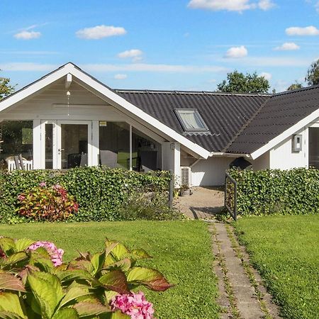 8 Person Holiday Home In Hejls Экстерьер фото